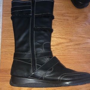 Aerosols black boots size 7